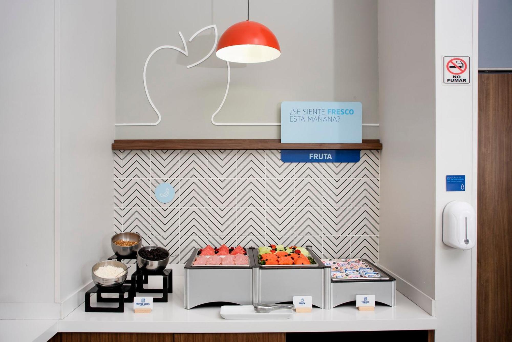 Holiday Inn Express Guadalajara Iteso By Ihg Сапопан Екстер'єр фото