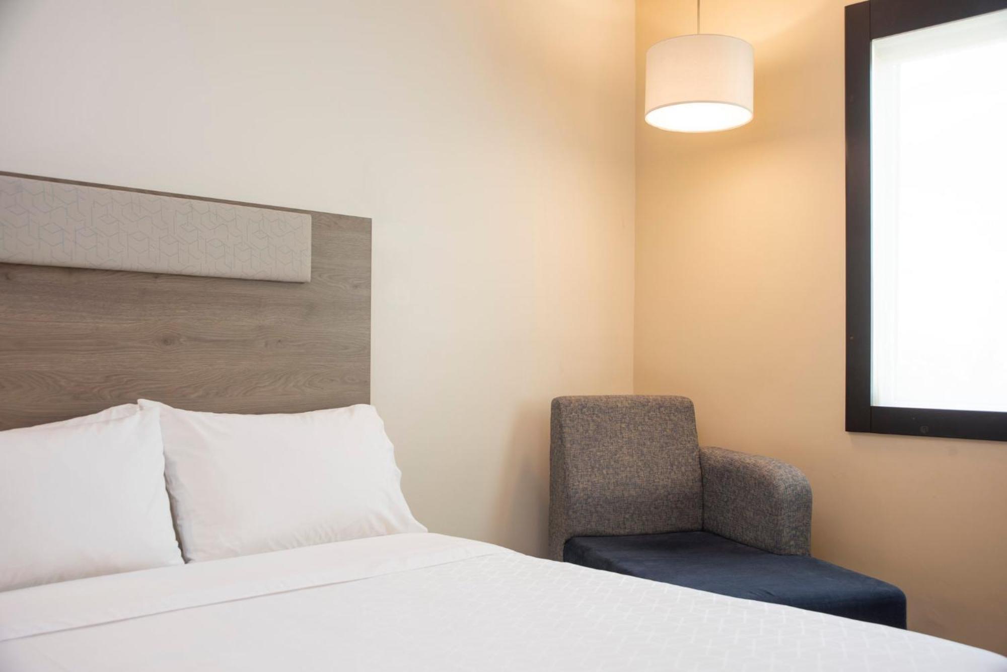 Holiday Inn Express Guadalajara Iteso By Ihg Сапопан Екстер'єр фото
